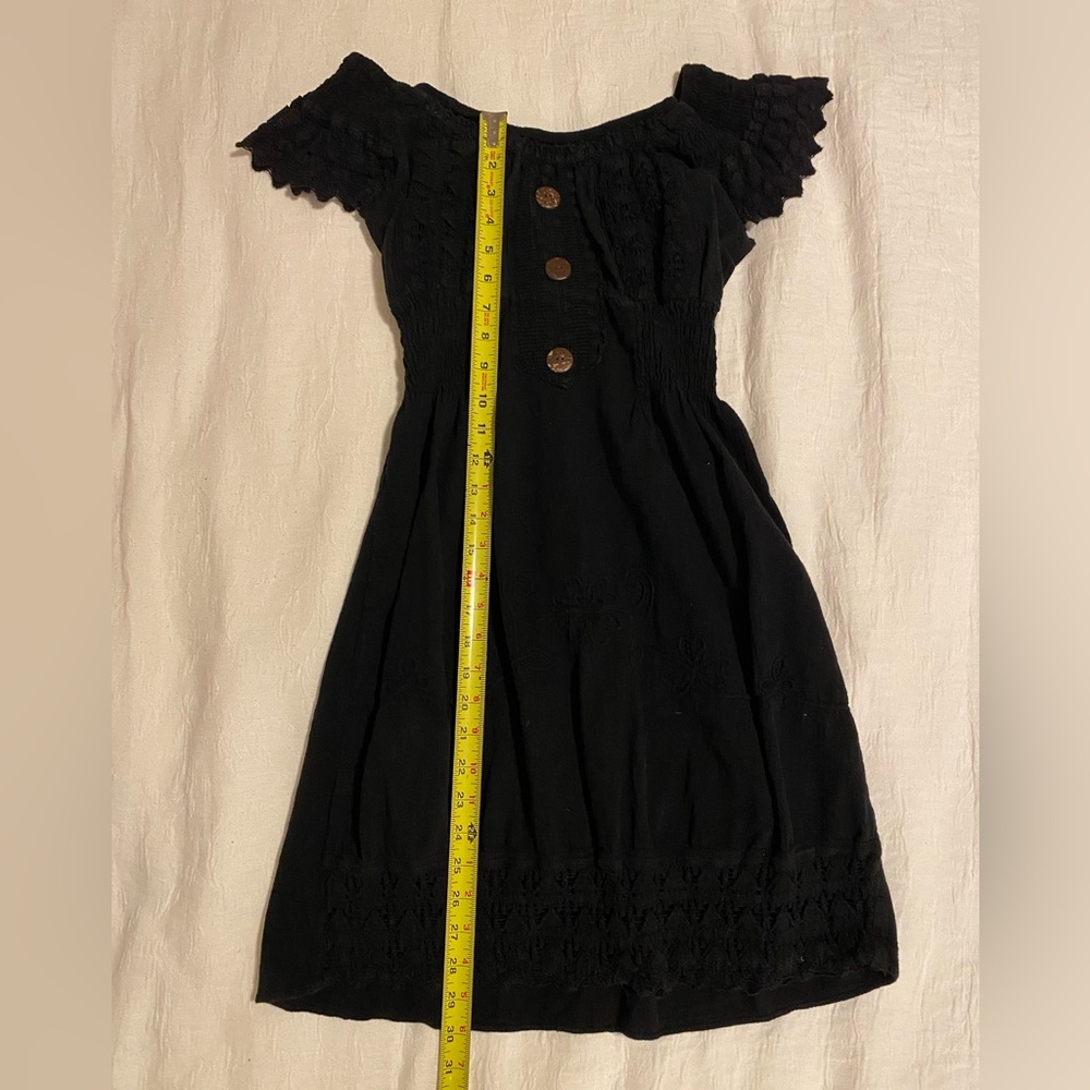 Chic Black Off-Shoulder Casual Dress with Button Accents
